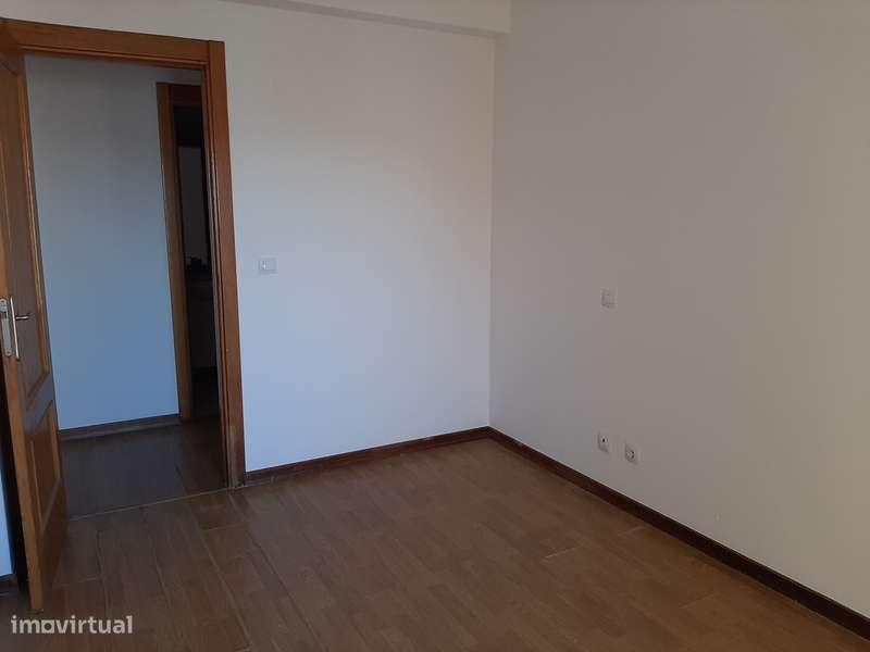 IMÓVEL ARRENDADO ATÉ MARÇO 2026  Apartamento T3-13