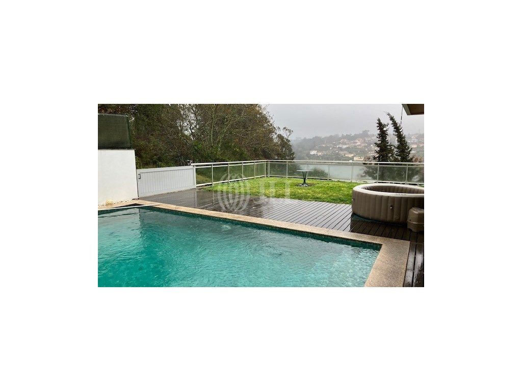Moradia T5, com piscina em Jovim, Gondomar, Porto