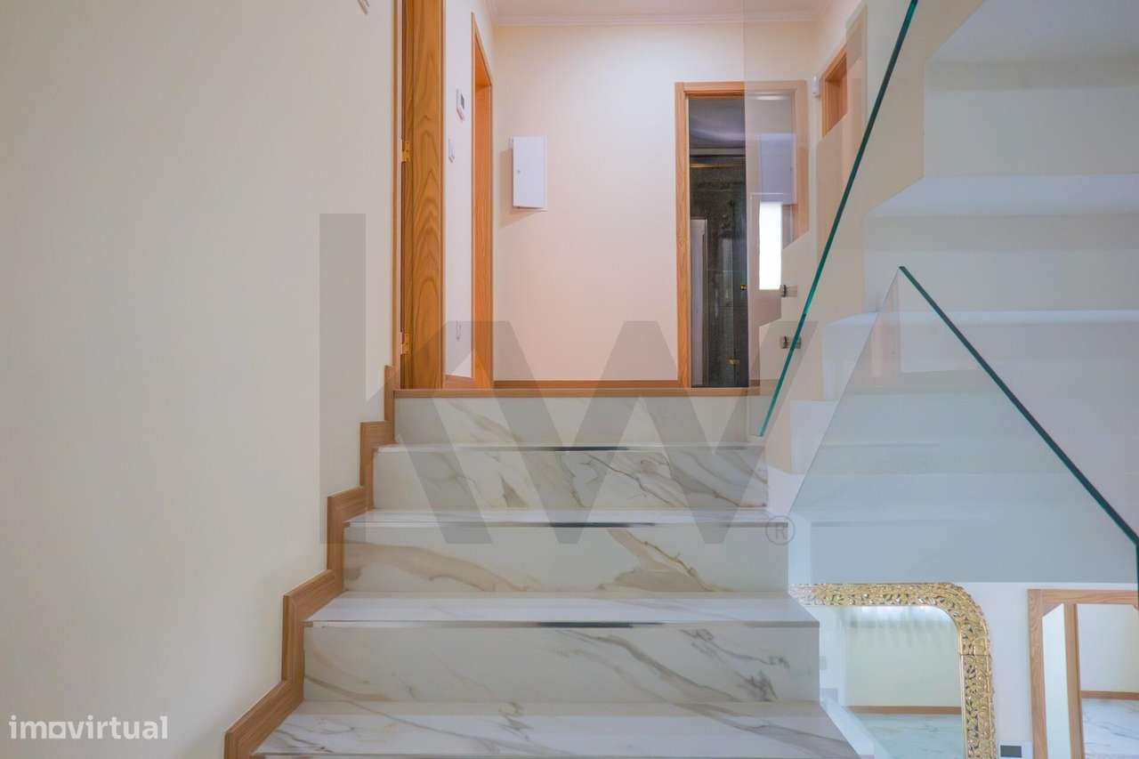 Luxo e exclusividade em Famões com vista sob Lisboa-20