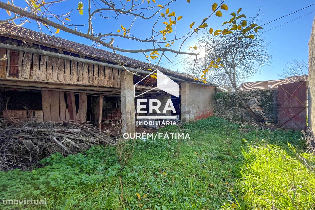 Moradia T3 para reconstrução no Bairro, Ourém-24