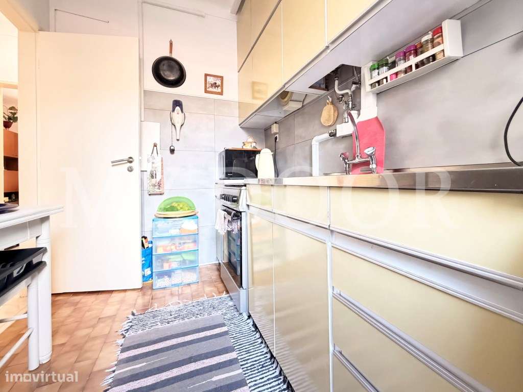 Apartamento T1 em Moscavide - 1º andar c/ Pequeno Espaço Exterior-17