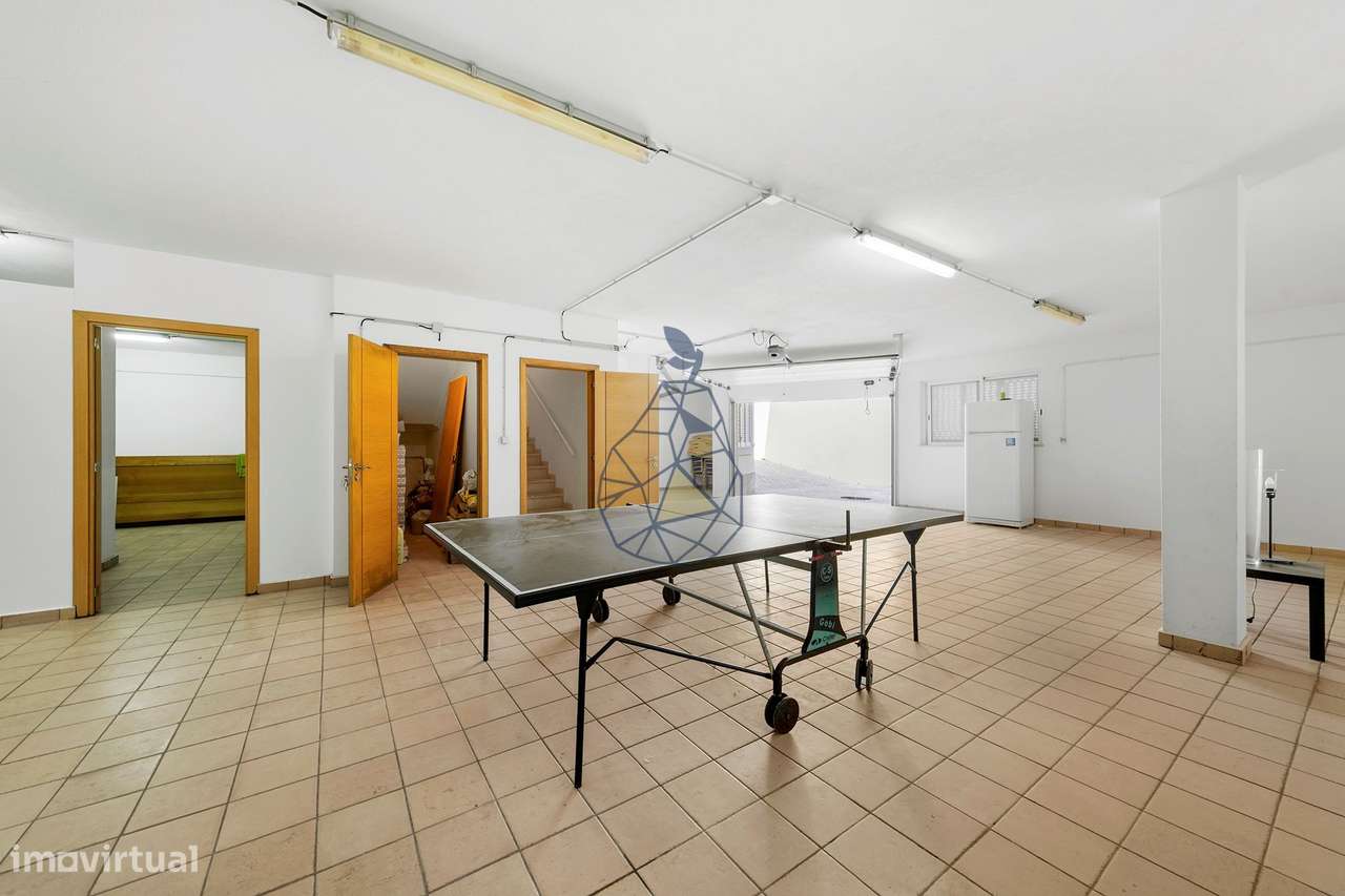 Moradia T5 com Piscina Privada, Jardim e 5 Suites em Montechoro, Albuf-58