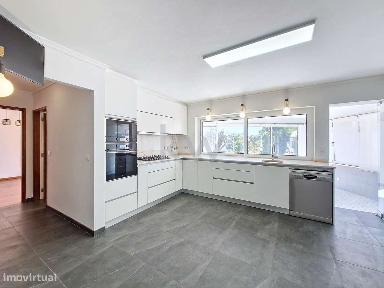 Moradia com 6 quartos, piscina aquecida, anexo e terreno com 2500m2 em-16