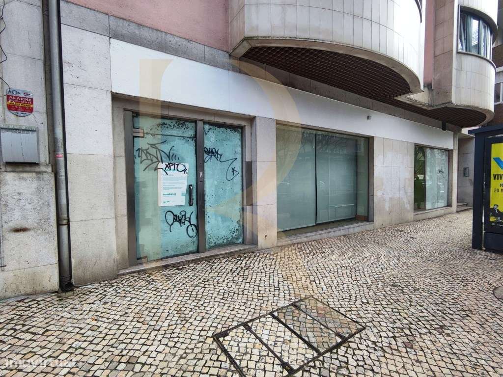 Loja com arrecadação e estacionamento em Lisboa - Grande imagem: 3/26