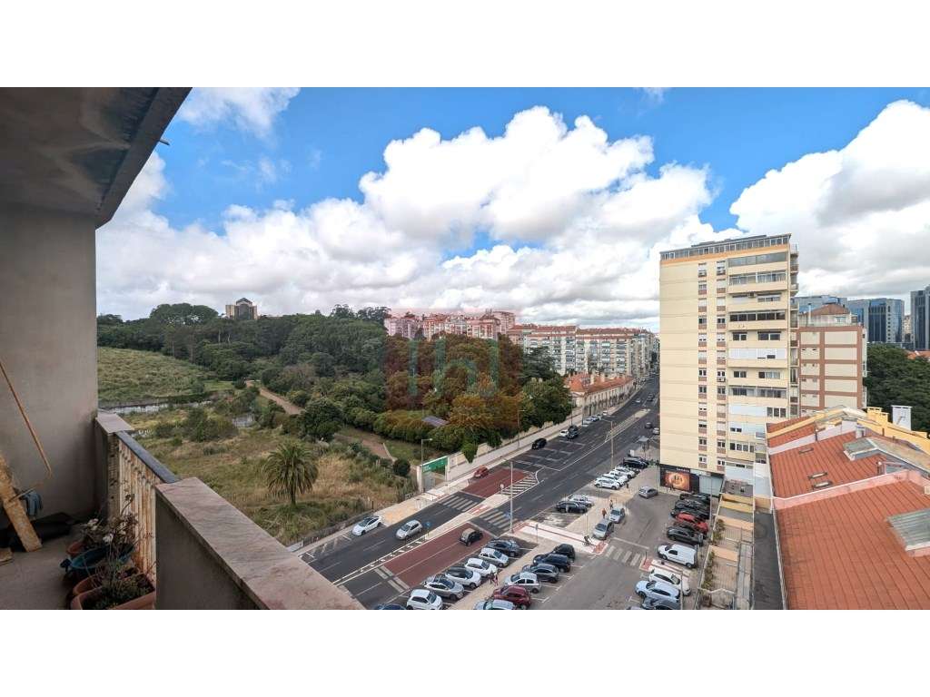 Apartamento T3 na Estrada da Luz, Benfica-27