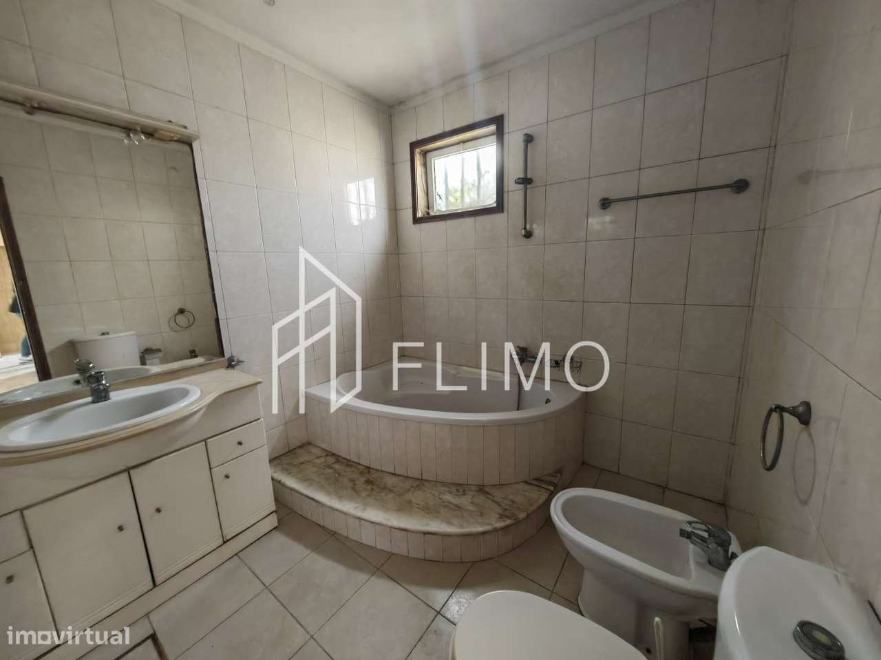 Moradia T4 com potencial Bifamiliar-28