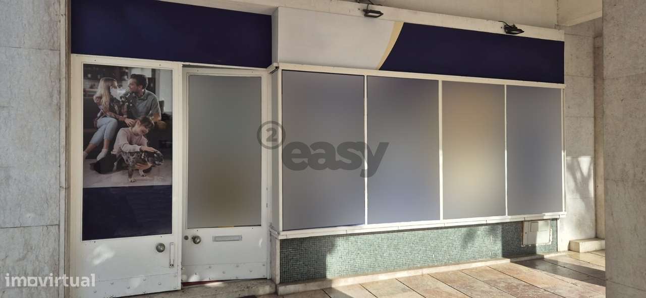 Loja com 66m2 na Venteira junto Igreja-20