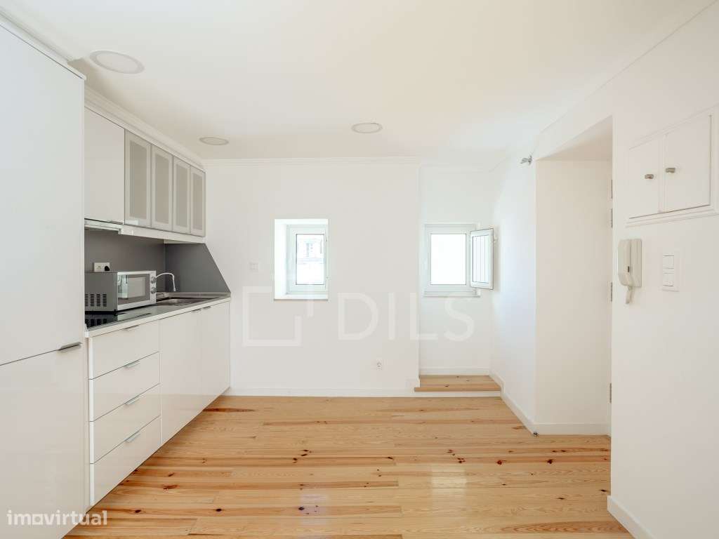 Apartamento T1 com luz natural e zona central, na Misericórdia, Lisboa - Grande imagem: 4/36