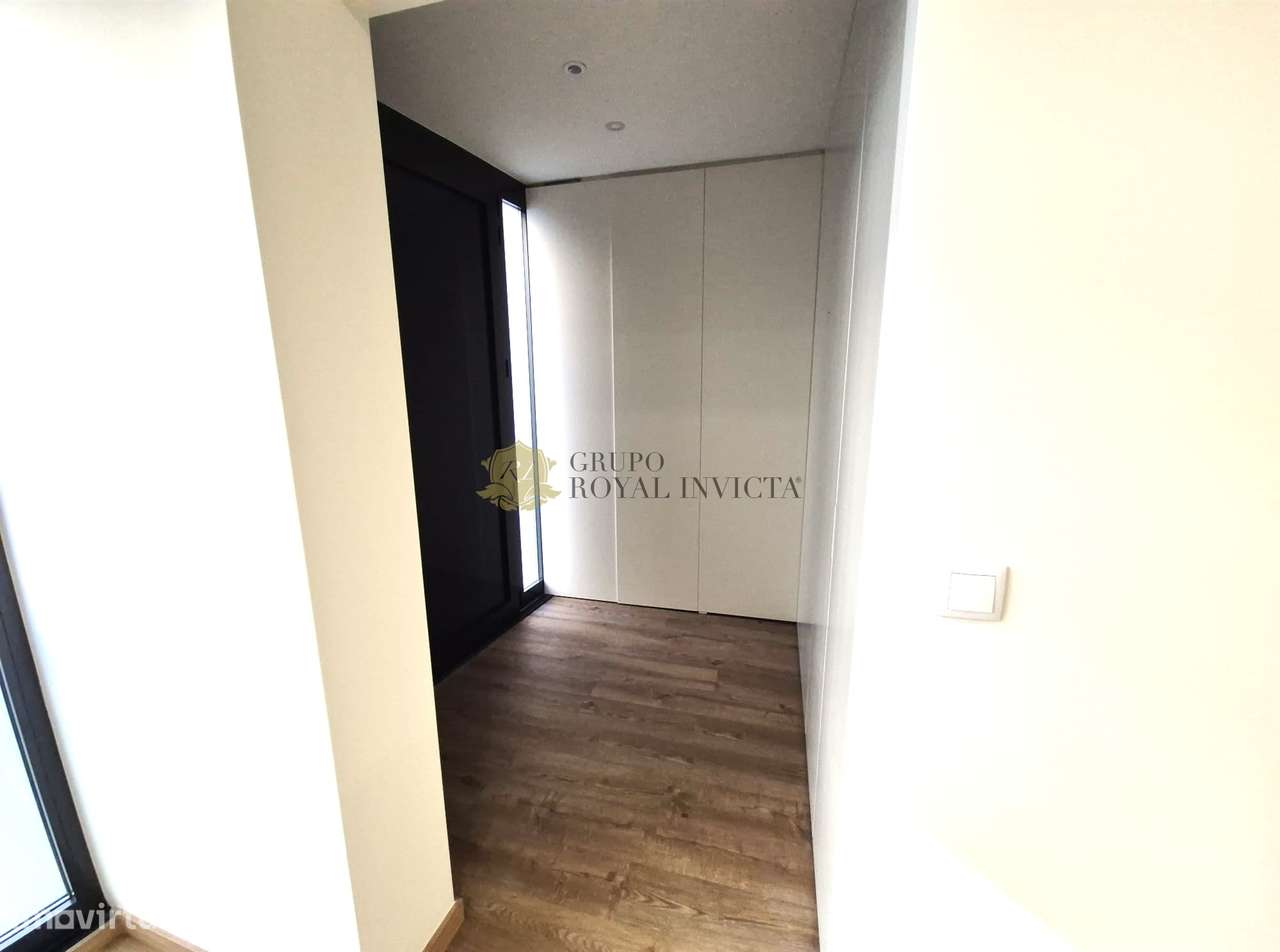 Oportunidade – Apartamento T2 Remodelado no Porto-14