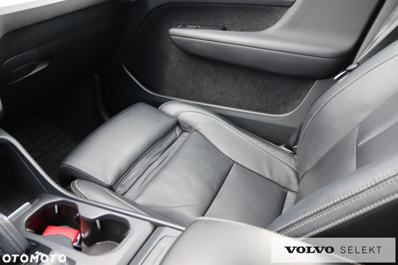 Volvo XC 40 D4 AWD Momentum (Intro Edition) - 28