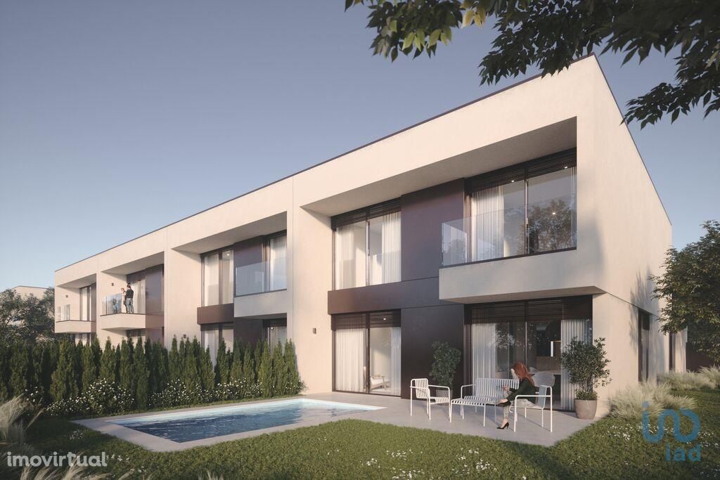 Casa de aldeia T4 em Porto de 270,00 m2