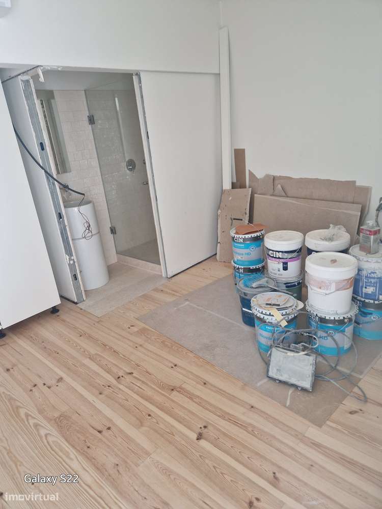 T2 no 3º Andar com 3 Jardins, Elevador, Coz.Equipada Lx-26