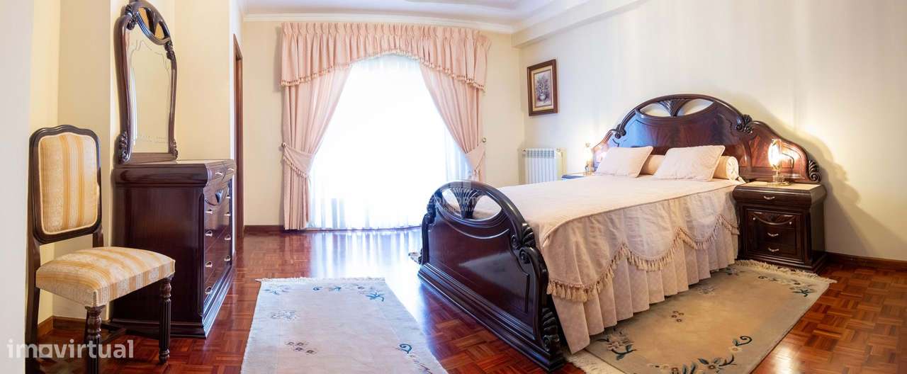 Moradia T6 Exclusiva com terreno de cerca 4.000 m² e Piscina Privada e-39