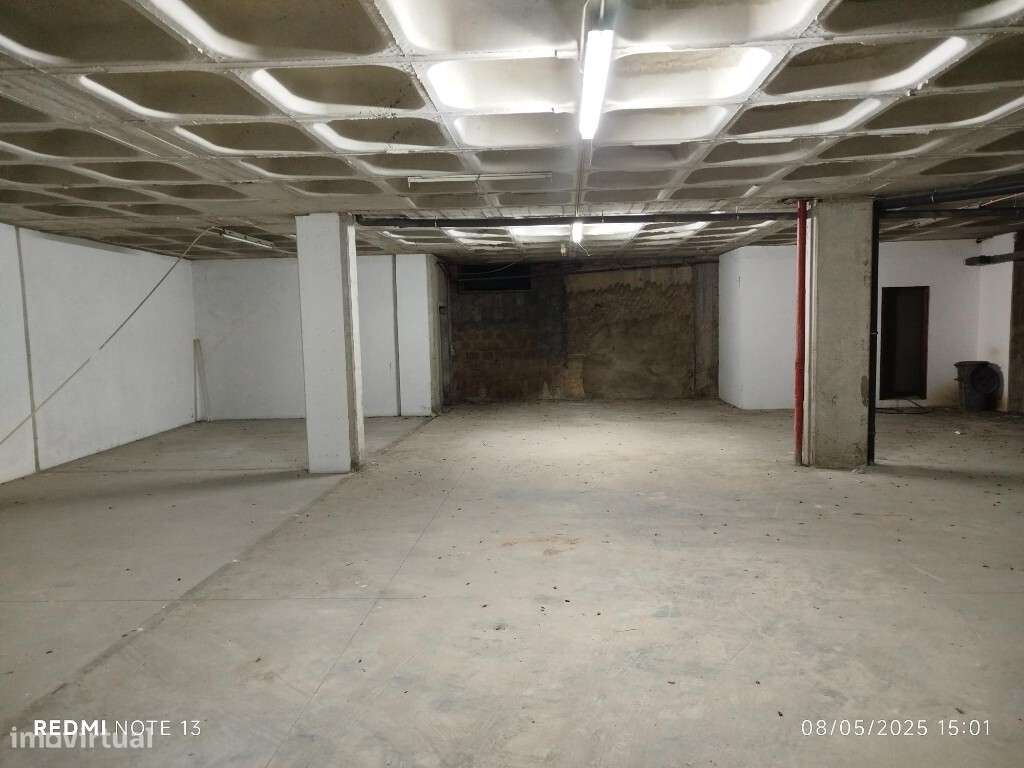 Armazém / Estacionamento para venda em Lisboa - Grande imagem: 3/8
