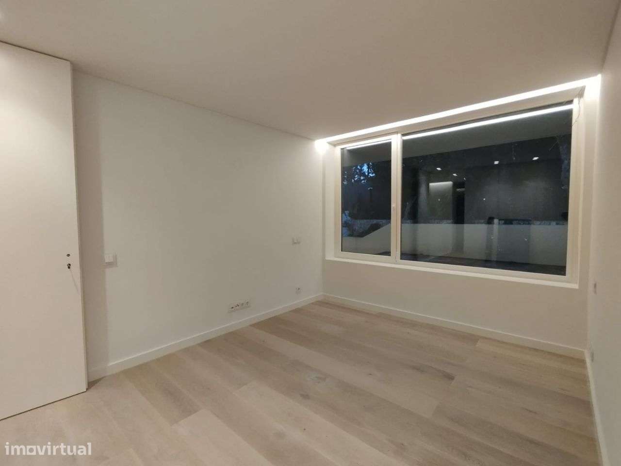 Moradia de Luxo a Estrear no Coração da Quinta da Marinha Sul-8