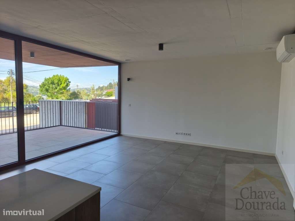 Apartamento T2 de luxo a estrear no Alto de São João-0