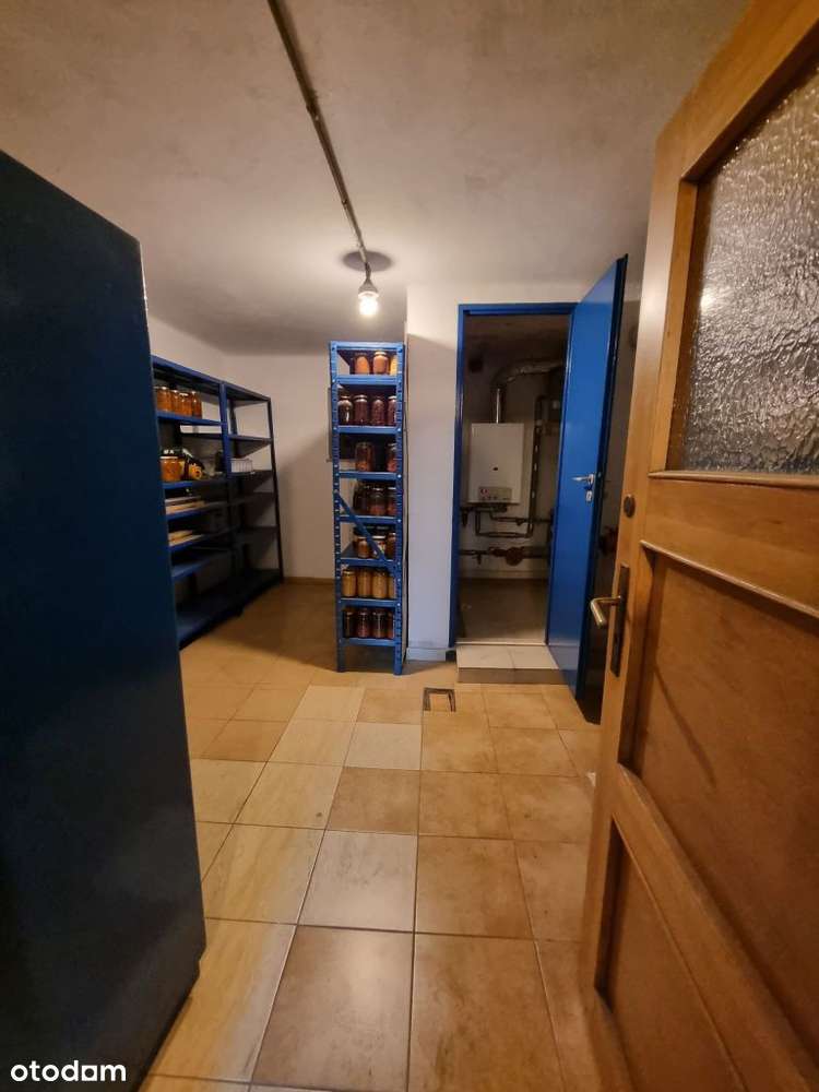 Piękna willa z dużą działką w samym centrum!-18