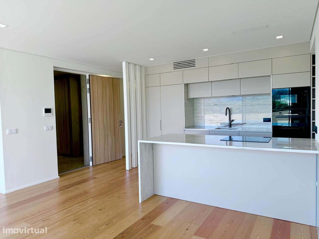 Penthouse T2 Nova com Terraço e Vista Panorâmica Desafogada-7