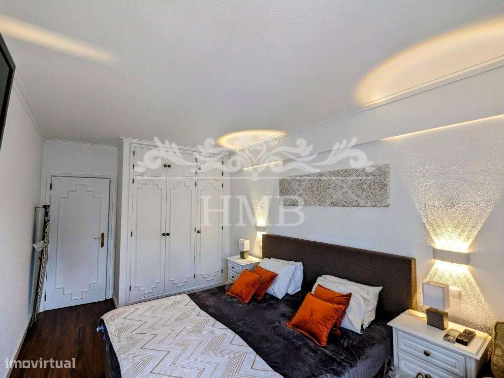 Apartamento T1+1 em Alvor, piscina e garagem-7