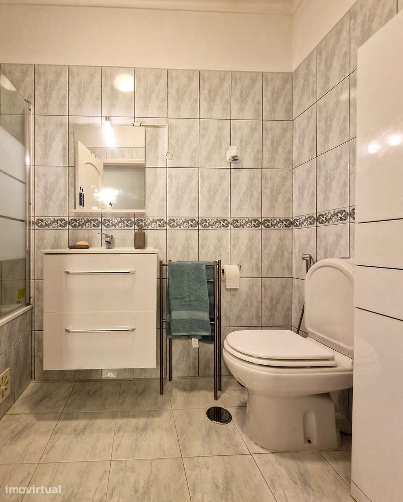 Moradia de 4+1 assolhadas - Muito estimada e pronta a habitar.-14