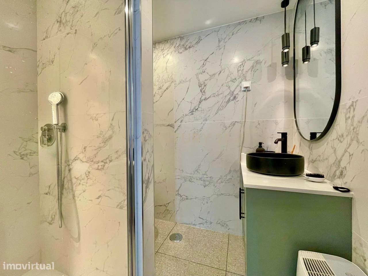 Apartamento T2 com Varanda em Localização Privilegiada-11