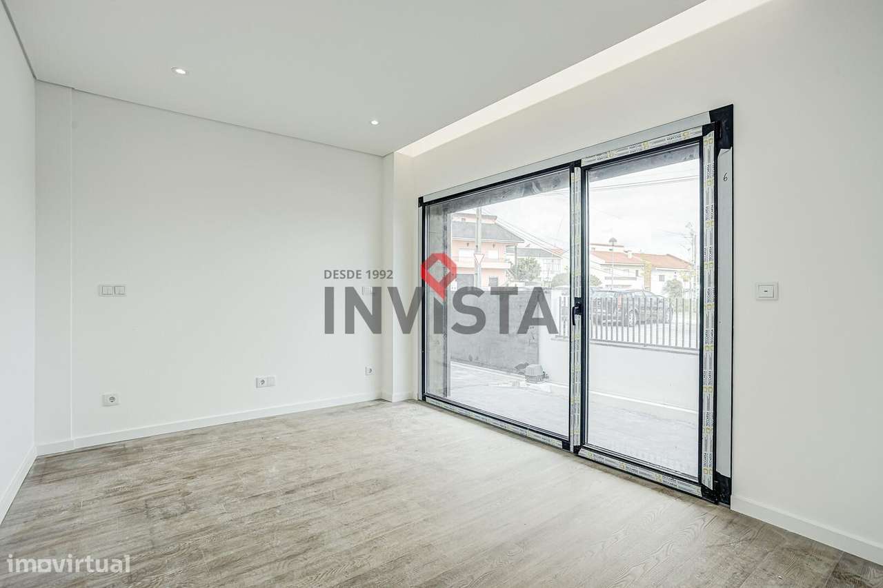 Moradia nova com 3 suites e com arquitectura moderna-11