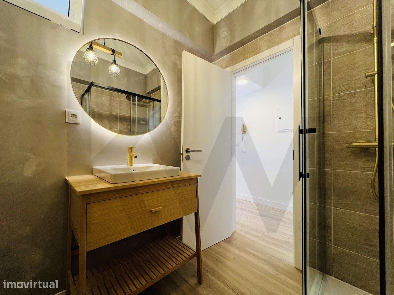 Apartamento totalmente renovado no centro do Montijo 1º andar-17