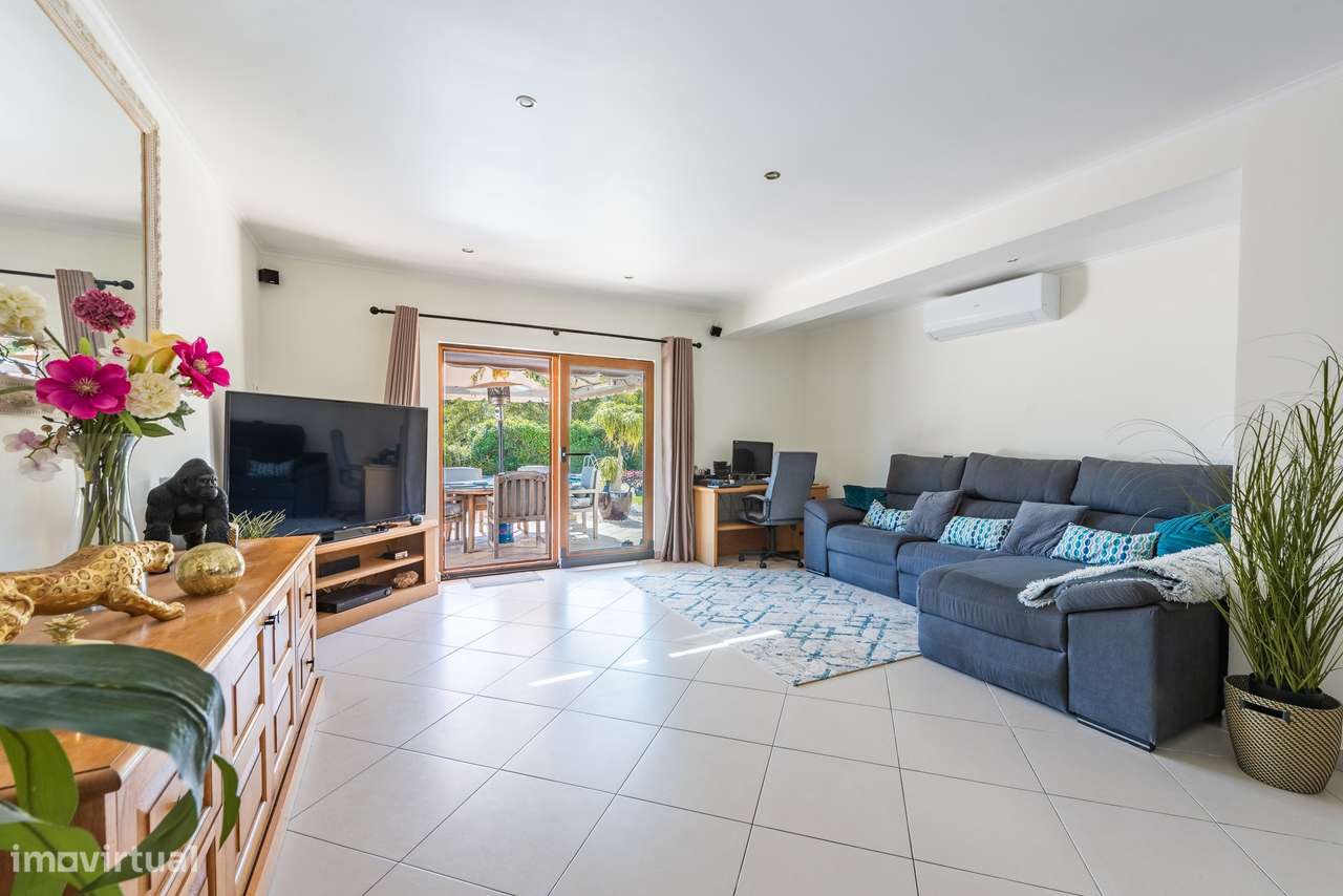 Casa tradicional reformada com grande jardim em Budens - Grande imagem: 3/41