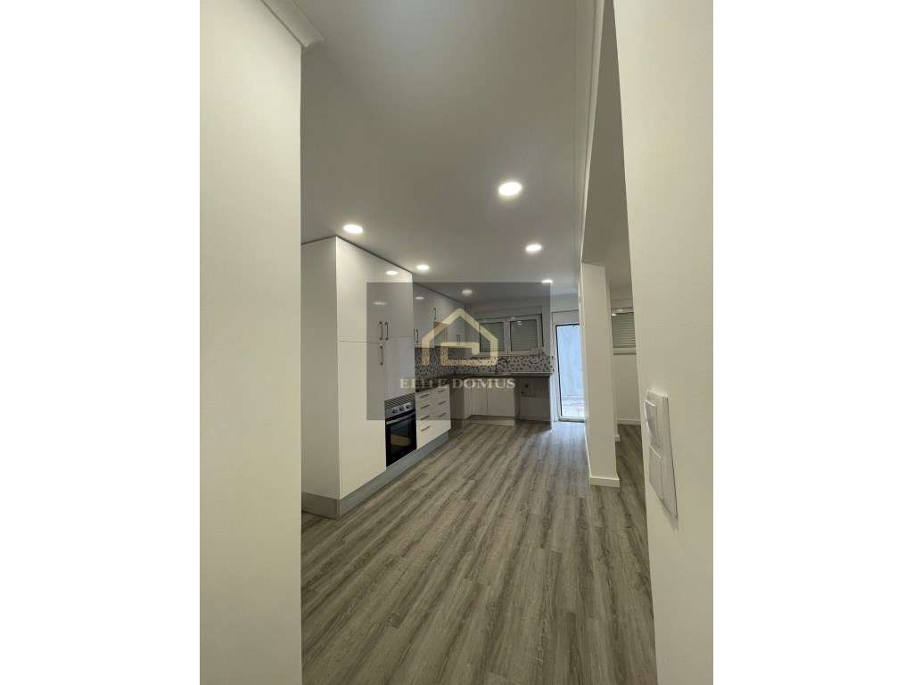 T2 com terraço, totalmente remodelado, Alfornelos!-10