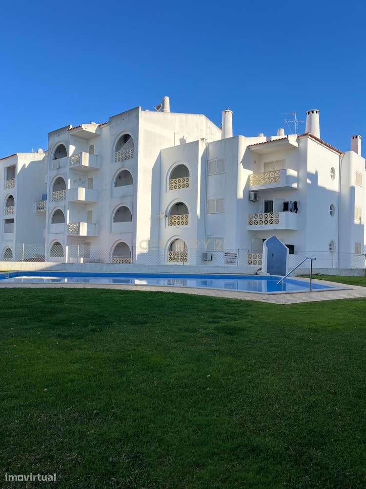 Arrendamento ao Ano de Apartamento com dois quartos em condomínio com - Grande imagem: 3/32