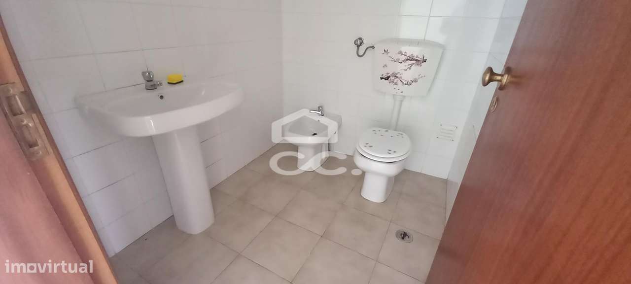 Loja para arrendar com 3 divisões e grande montra - Grande imagem: 5/22