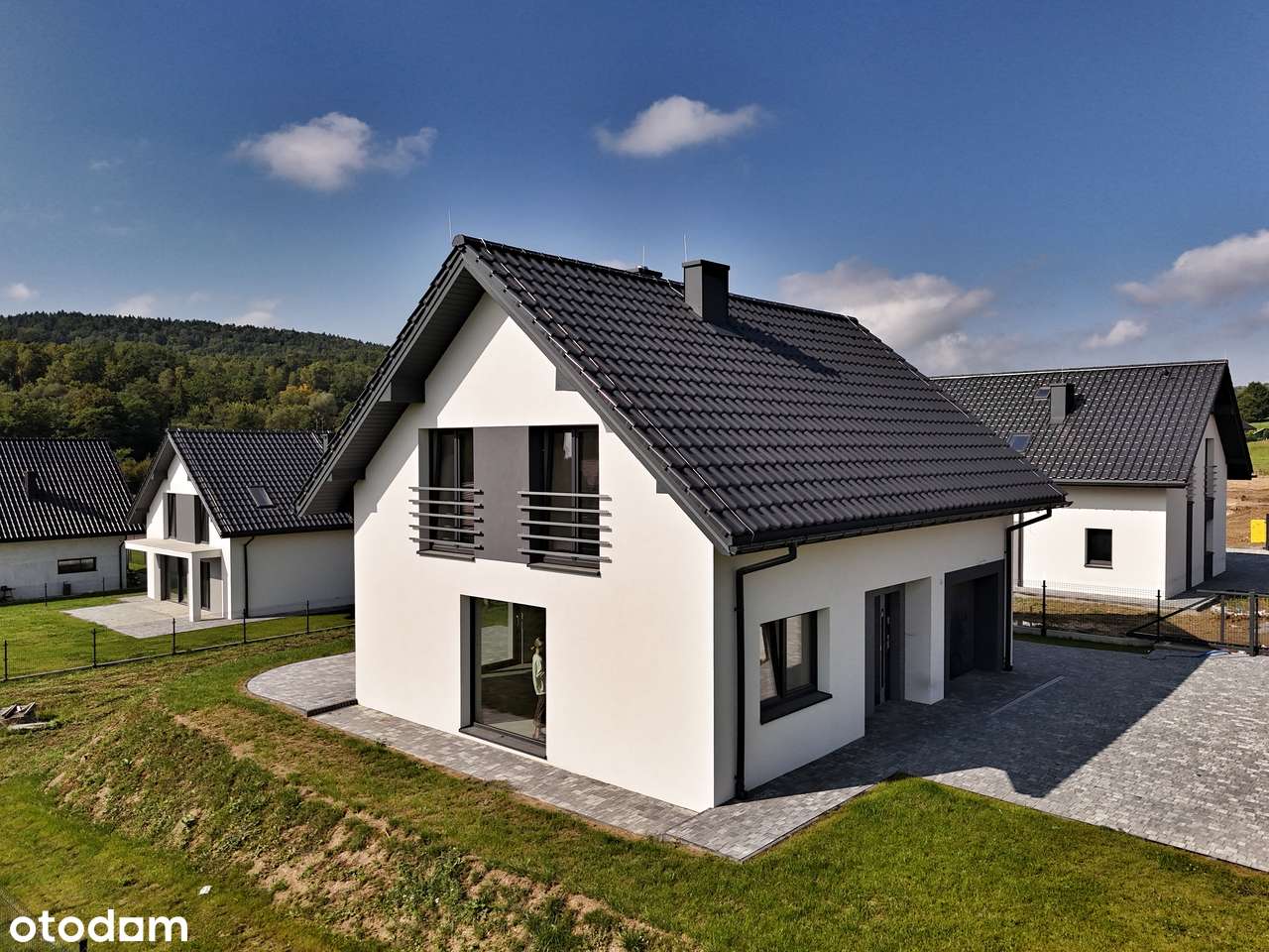 Funkcjonalny Dom z Garażem!-2