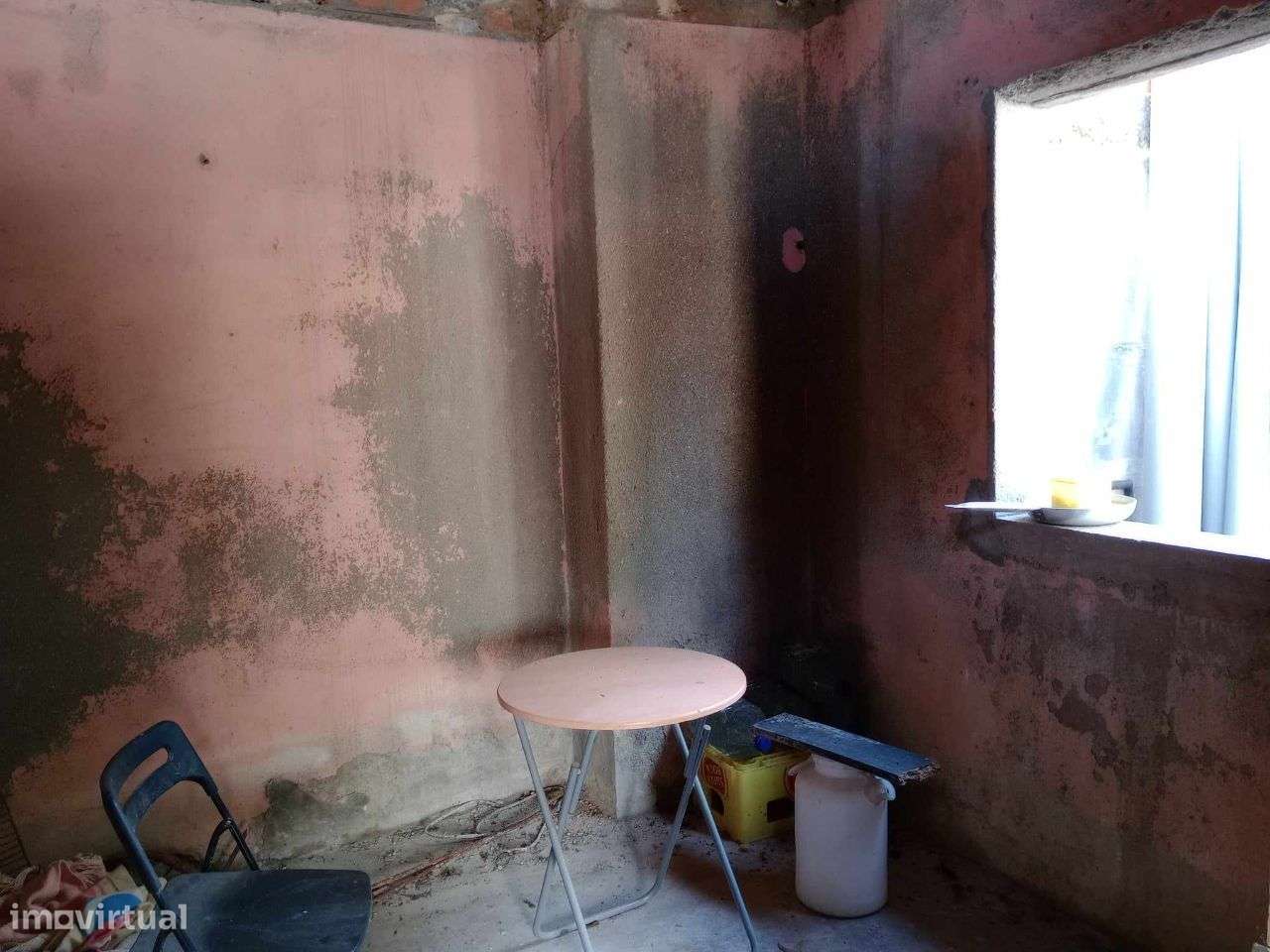Vende-se moradia para renovar na Lamarosa, Coimbra.-6