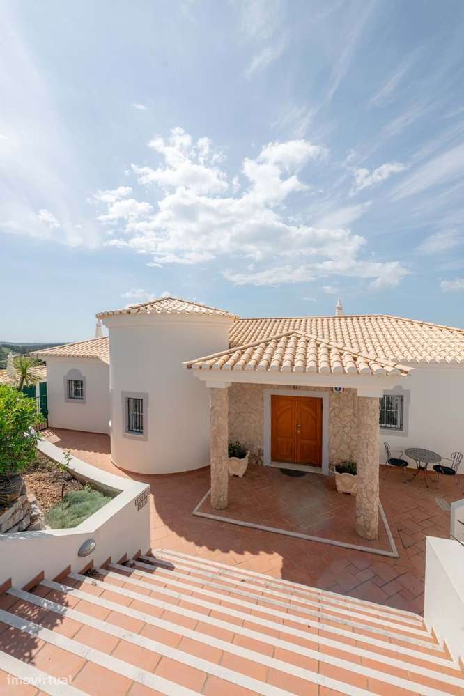 Grande propriedade de golfe com vistas panorâmicas-32