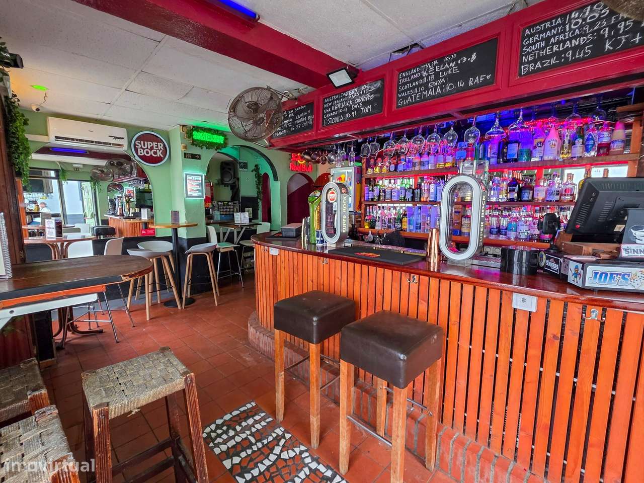 BAR EQUIPADO NO CENTRO HISTÓRICO DE LAGOS-1