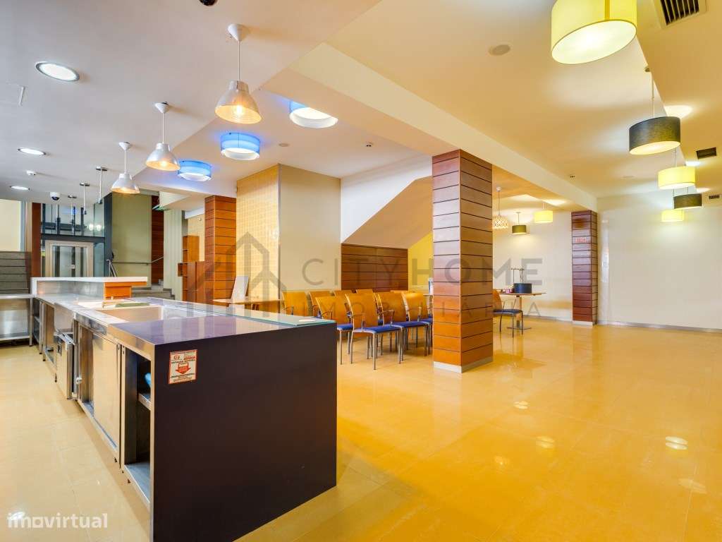 Espaço Comercial de 425m² no Coração de Faro-9