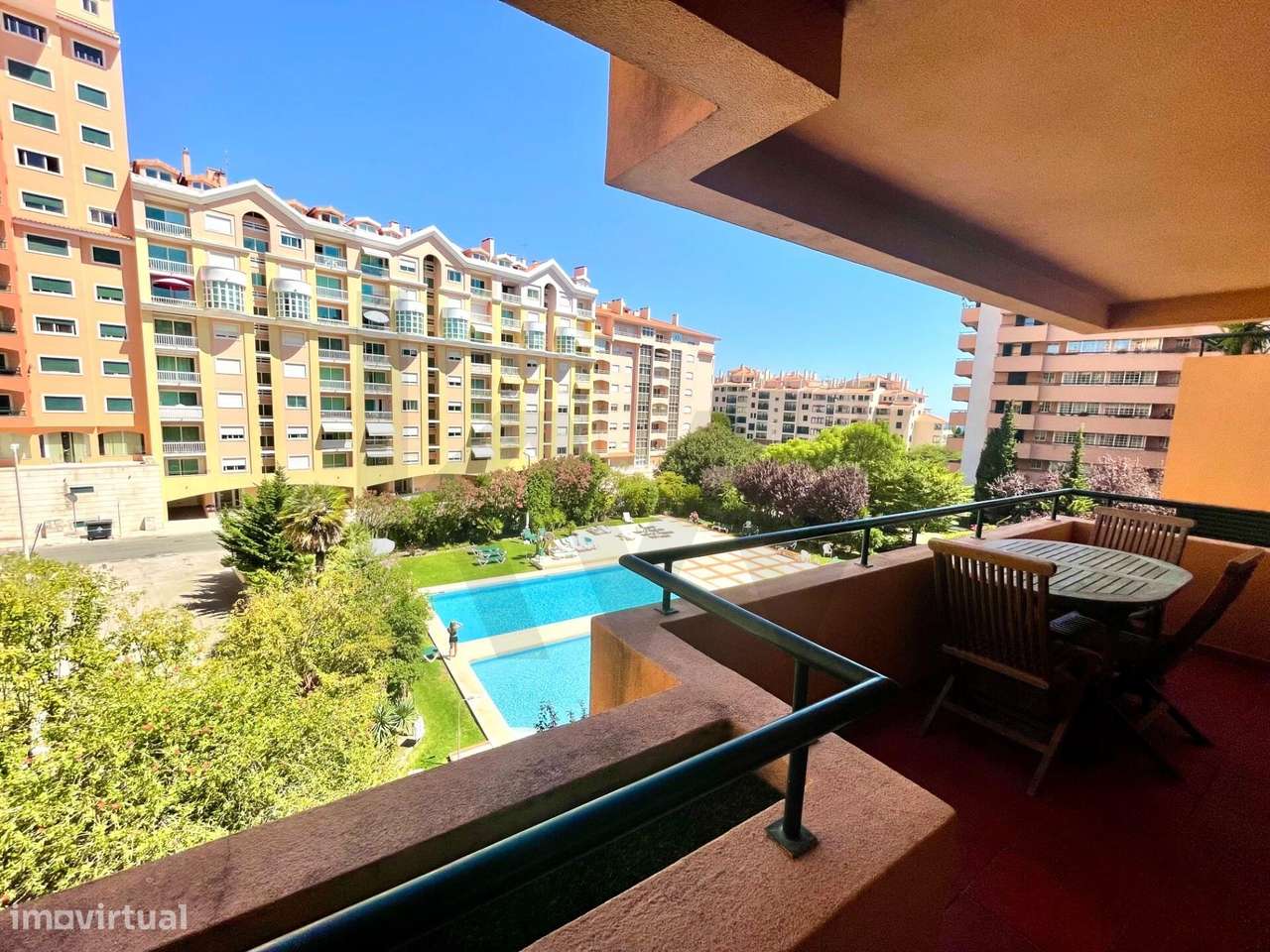 Apartamento em condomínio com piscina em Cascais - Guia a 10 min a pé - Grande imagem: 3/28