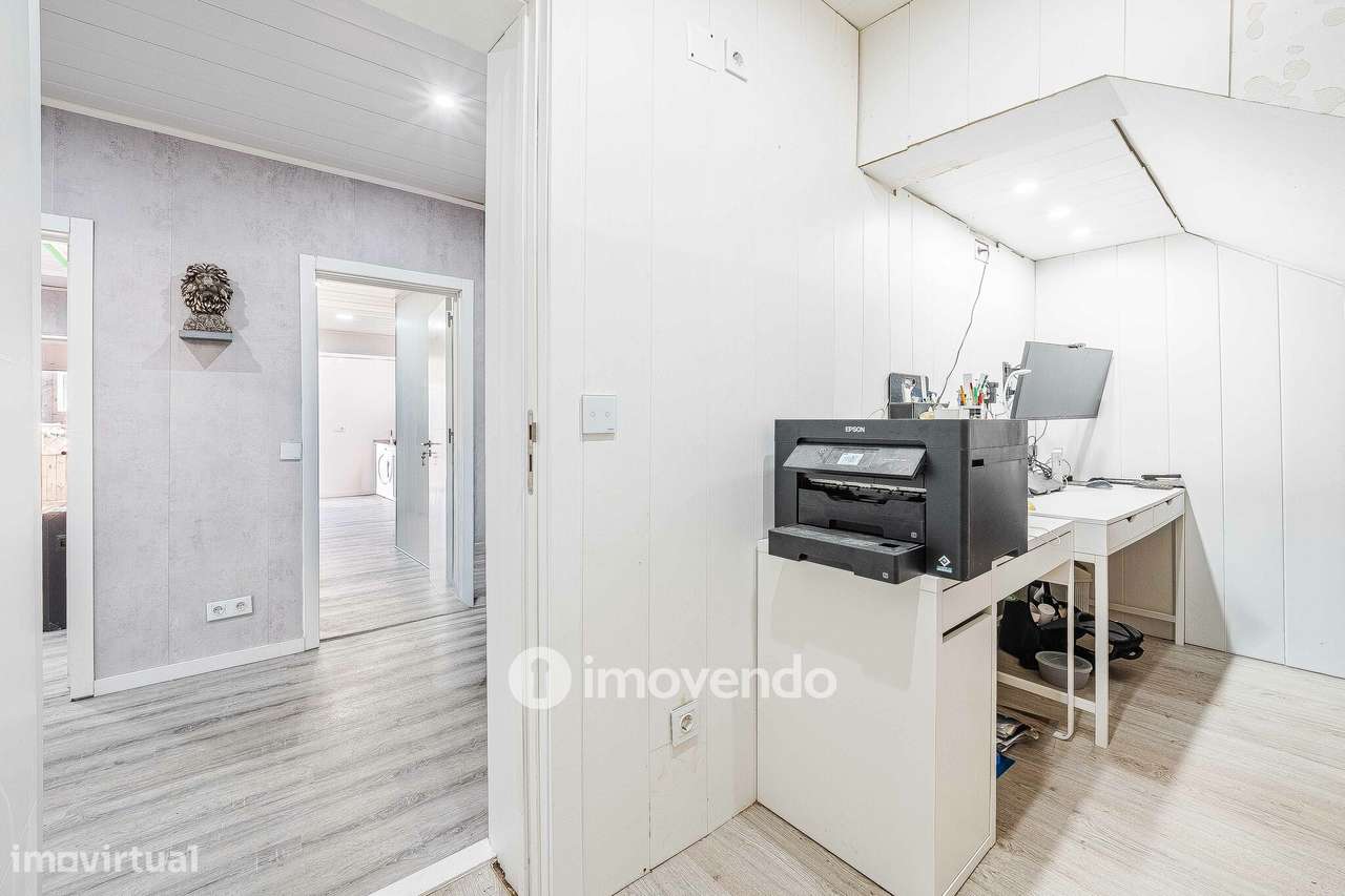 Apartamento T2, com logradouro grande, em Odivelas-34