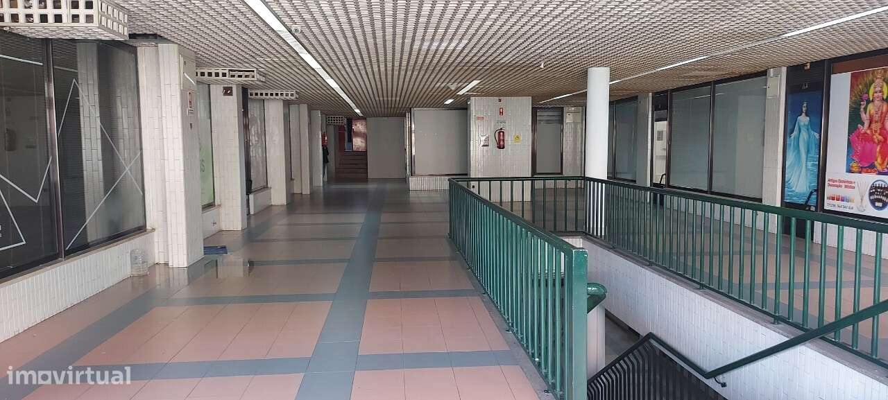 Espaço Comercial no Centro Comercial Académico em Viseu-8
