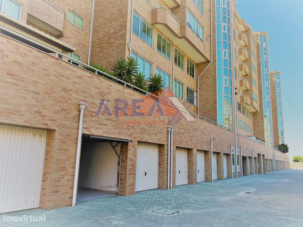 Apartamento T4 de Prestígio | Condomínio Fechado |-15