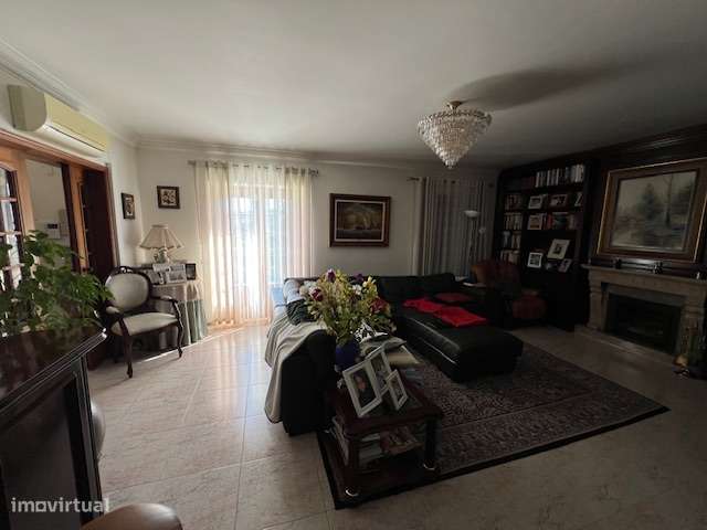 Excelente Moradia c/Piscina, Ringue desportivo, Garagem-59