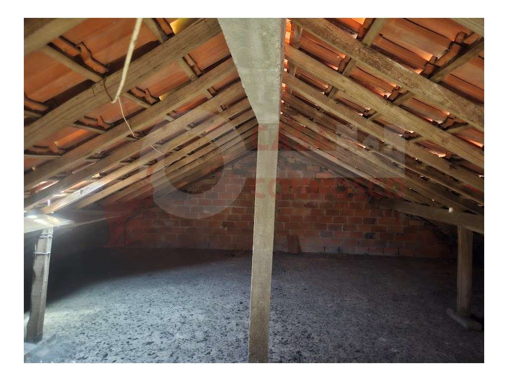 Moradia M3 com terreno. Vale do Carro/ Cõja.-30