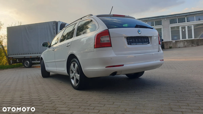 Skoda Octavia Combi 2.0 TDI DPF Ambition - 32