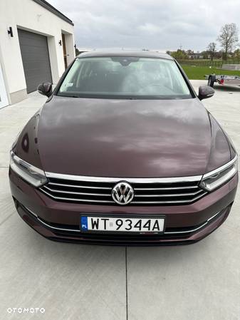 Volkswagen Passat - 4