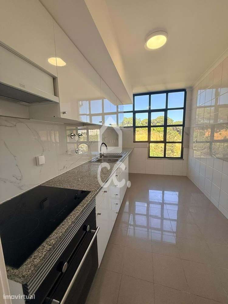 Apartamento T3 com Varanda e Arrecadação em Feijó-1