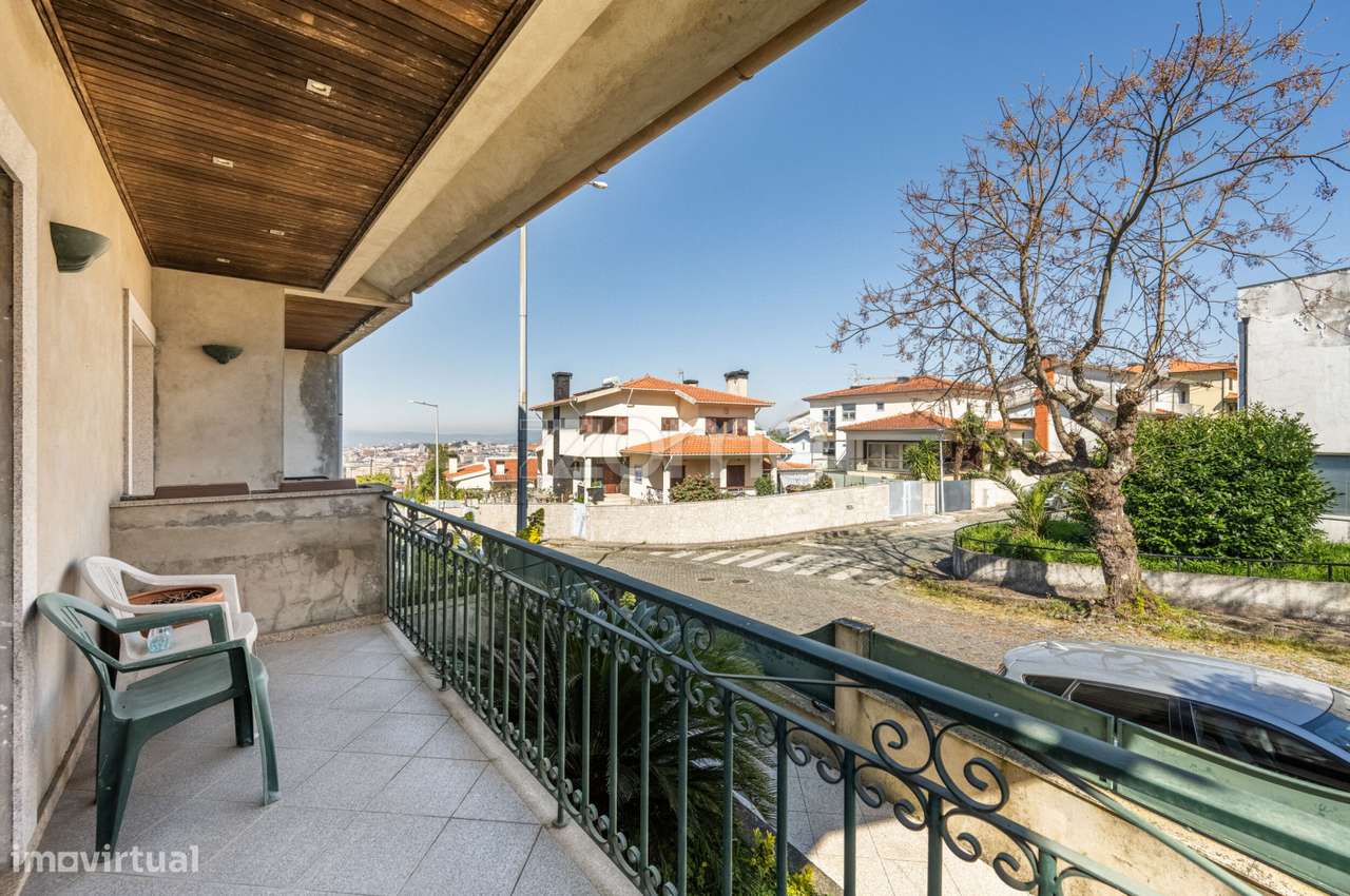 Moradia V4 em Lamaçães: Conforto, Sossego e Centralidade - Grande imagem: 3/44