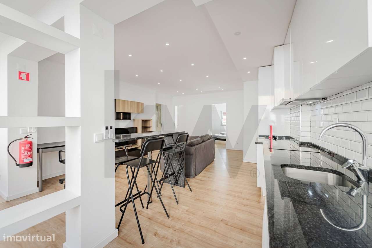 T2 ao lado do McDonald's Queluz - Grande imagem: 4/19