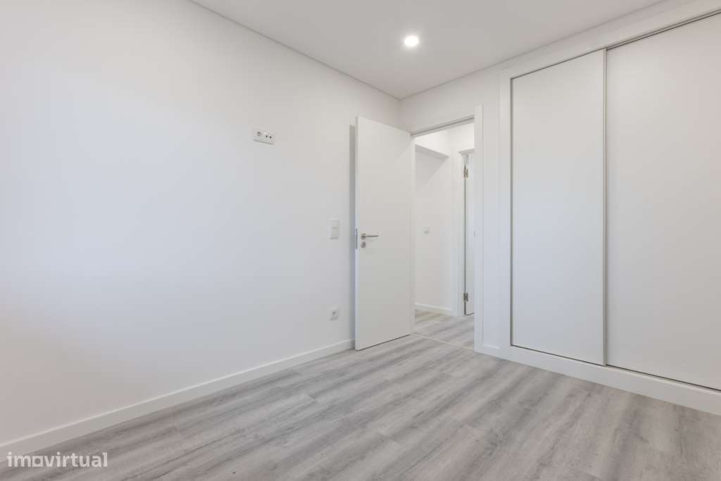 T2 remodelado / Novo com vista parcial Rio.-11