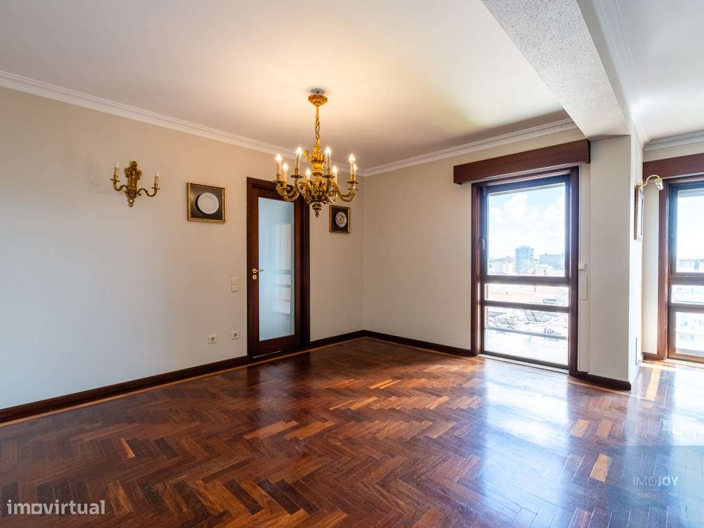 Apartamento T5 Duplex em Matosinhos-1