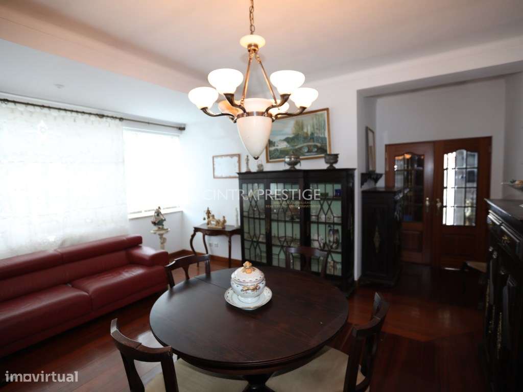 Moradia no Centro de Mafra com 2 Pisos e 2 Garagens.-8